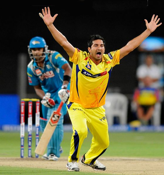 Mohit Sharma Appeals The Umpire For The Wicket Of Manish Pandey