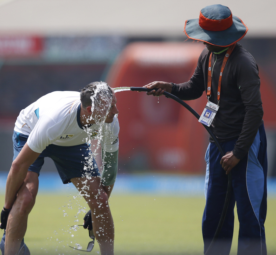 Dale Steyn beating the Dhaka heat