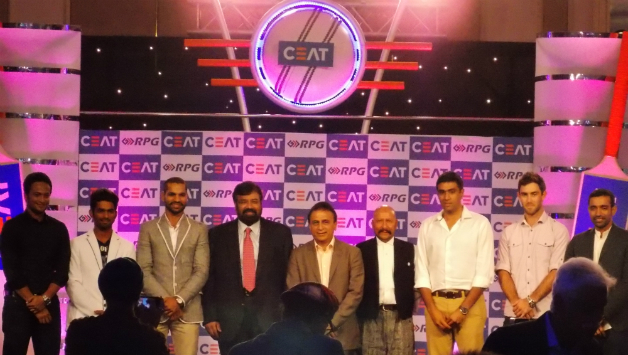 CEAT Award Winners with the Officials (Photo: CricketCountry)