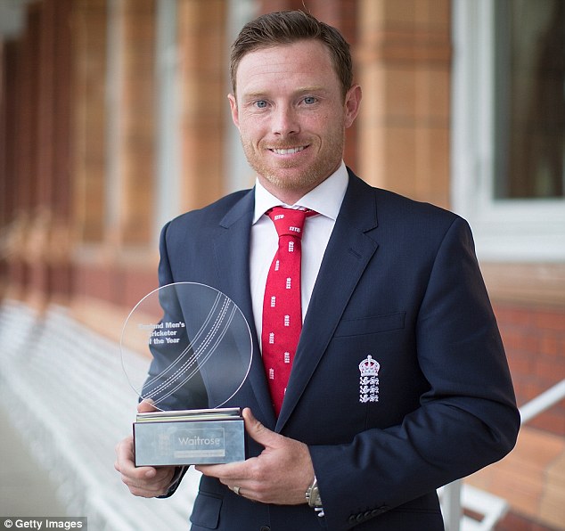 Ian Bell with his player of the year Award (Photo: dailymail.co.uk)
