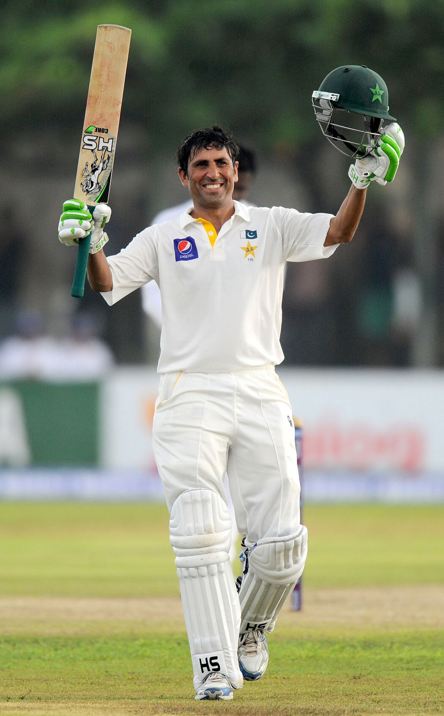 Younis Khan after scoring his 24th Century | Photo Courtesy: Cricinfo