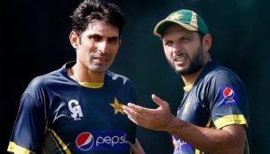 Misbah-ul-Haq in chat with Shahid Afridi (most probably not about his captaicy).(Photo Source : ZeeNews.India).