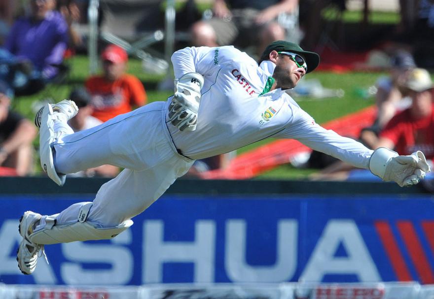 Mark Boucher dives to take a catch (Photo Source: Gallo Images)