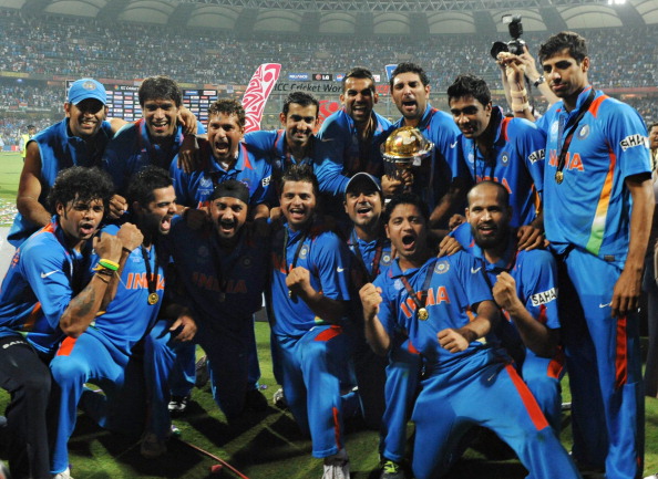 Indian players with World Cup 2011 trophy