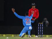 Axar Patel appeals to Umpire Vineet Kulkarni