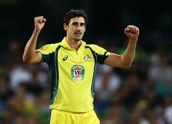 Mitchell Starc tries out a new sport after being left unemployed