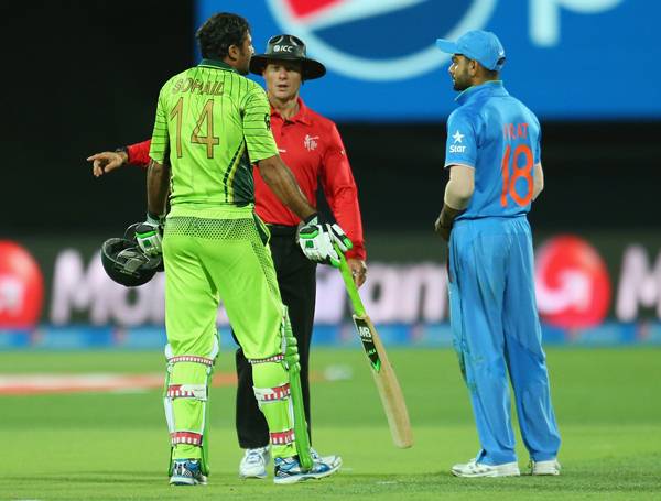 Sohail Khan of Pakistan and Virat Kohli of India