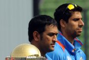 Asshish Nehra and MS Dhoni