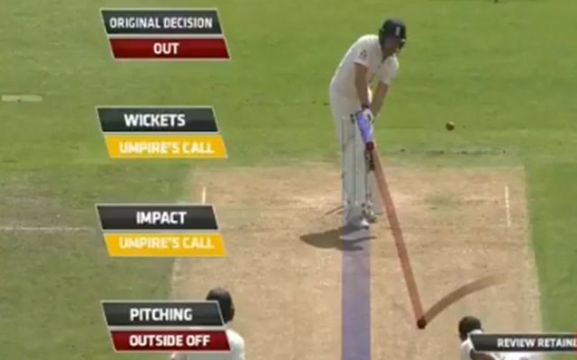 Dawid Malan loses his wicket to Mohammad Shami