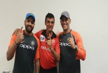 Ehsan Khan with Rohit Sharma and MS Dhoni