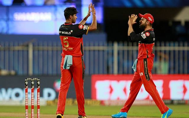 Washington Sundar and Virat Kohli of RCB