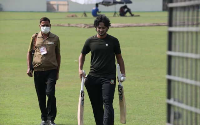 Shakib Al Hasan and his armed guard