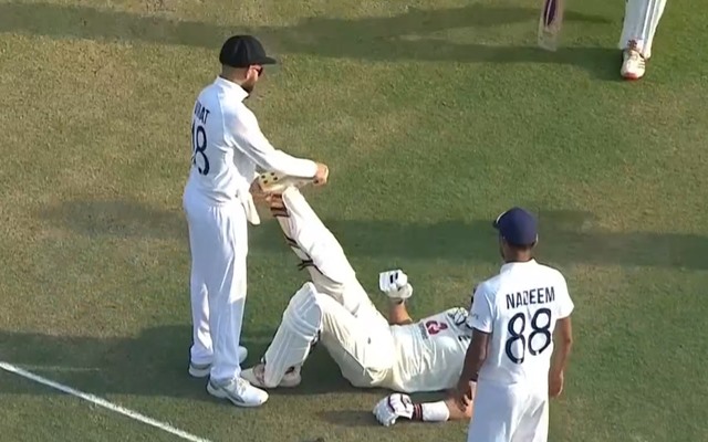 Virat Kohli helping Joe Root