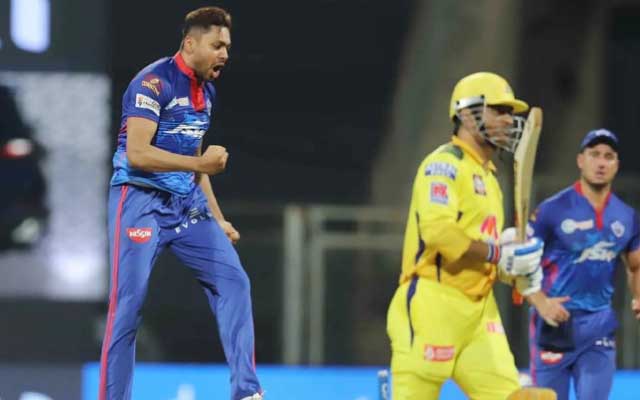 Avesh Khan and MS Dhoni