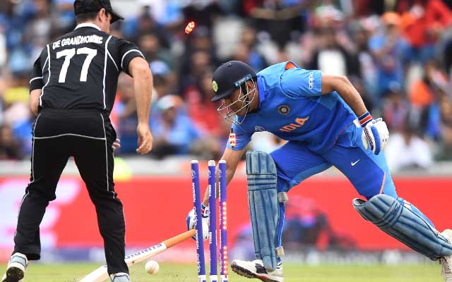MS Dhoni run-out