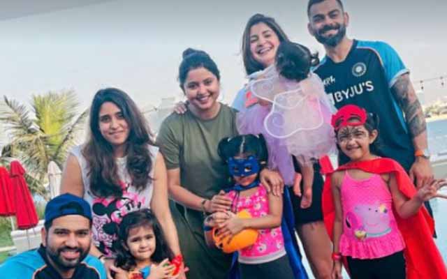 Virat Kohli and Rohit Sharma with their families