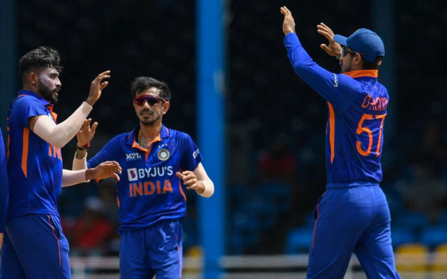 Mohammed Siraj Celebrates his wicket with his teammates