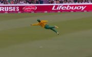 Tristan Stubbs' One-Handed Diving Stunner